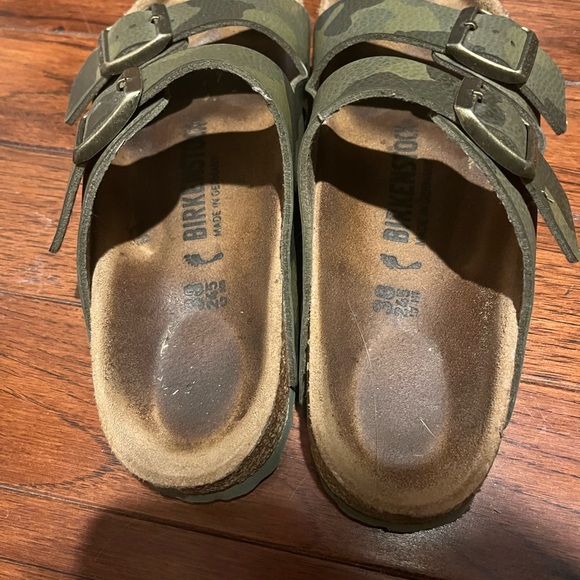 Birkenstock Arizona size 7 Camo - Picture 3 of 3